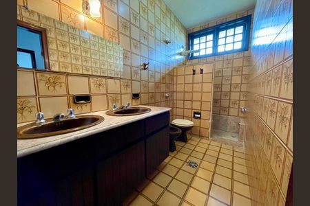 Casa à venda com 550m², 6 quartos e 8 vagasbanheiro 3