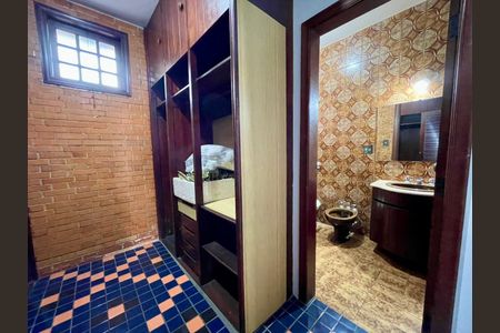 Casa à venda com 550m², 6 quartos e 8 vagasbanheiro 2