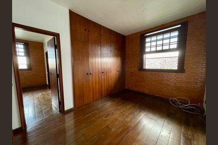 Casa à venda com 550m², 6 quartos e 8 vagasquarto 5