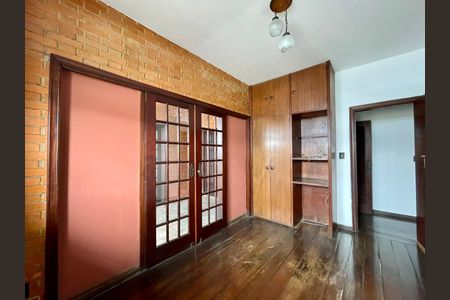 Casa à venda com 550m², 6 quartos e 8 vagasquarto 1