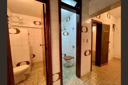 Casa à venda com 550m², 6 quartos e 8 vagasbanheiro 1