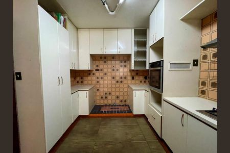 Casa à venda com 550m², 6 quartos e 8 vagascozinha