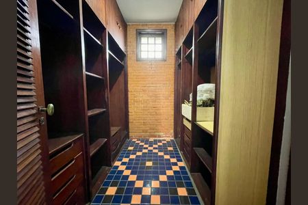 Casa à venda com 550m², 6 quartos e 8 vagasCloset