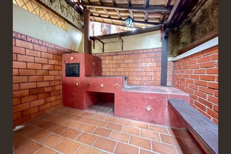 Casa à venda com 550m², 6 quartos e 8 vagasfogão de lenha