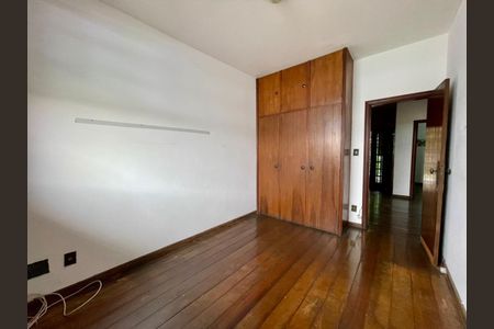 Casa à venda com 550m², 6 quartos e 8 vagasquarto 6