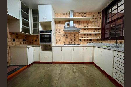 Casa à venda com 550m², 6 quartos e 8 vagasCozinha