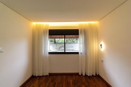 Casa à venda com 550m², 4 quartos e 4 vagas Casa à venda com 550m², 4 quartos e 4 vagasSuíte 4