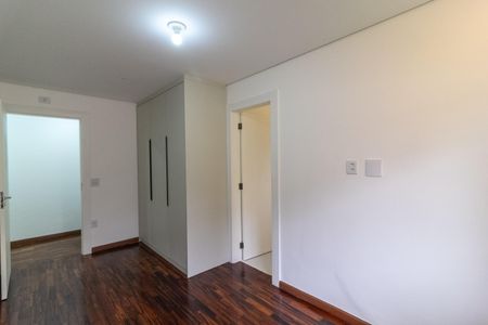 Casa à venda com 550m², 4 quartos e 4 vagas Casa à venda com 550m², 4 quartos e 4 vagasSuíte 1