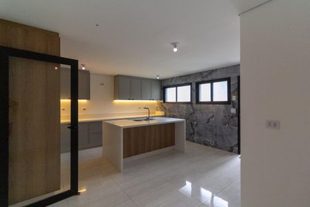 Casa à venda com 550m², 4 quartos e 4 vagas Casa à venda com 550m², 4 quartos e 4 vagasCozinha