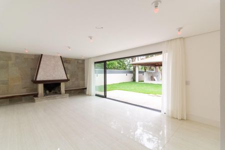 Sala de Estar de casa à venda com 4 quartos, 550m² em Jardim Prudência, São Paulo