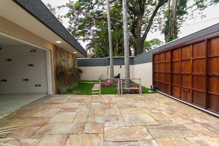 Casa à venda com 550m², 4 quartos e 4 vagas Casa à venda com 550m², 4 quartos e 4 vagasGaragem