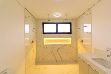 Casa à venda com 550m², 4 quartos e 4 vagas Casa à venda com 550m², 4 quartos e 4 vagasBanheiro Suíte 4