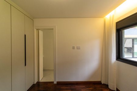 Casa à venda com 550m², 4 quartos e 4 vagas Casa à venda com 550m², 4 quartos e 4 vagasSuíte 2