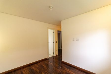 Casa à venda com 550m², 4 quartos e 4 vagas Casa à venda com 550m², 4 quartos e 4 vagasSuíte 4