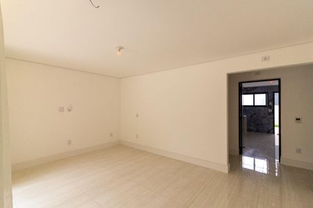 Casa à venda com 550m², 4 quartos e 4 vagas Casa à venda com 550m², 4 quartos e 4 vagasSala de Jantar