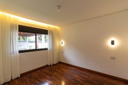 Casa à venda com 550m², 4 quartos e 4 vagas Casa à venda com 550m², 4 quartos e 4 vagasSuíte 4