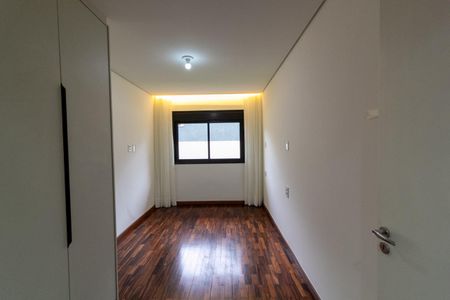 Casa à venda com 550m², 4 quartos e 4 vagas Casa à venda com 550m², 4 quartos e 4 vagasSuíte 1