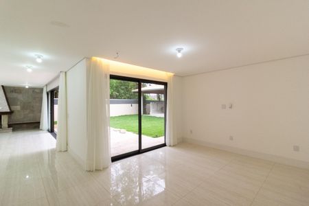 Sala de Jantar de casa à venda com 4 quartos, 550m² em Jardim Prudência, São Paulo