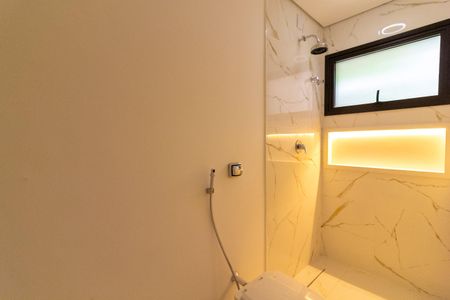 Casa à venda com 550m², 4 quartos e 4 vagas Casa à venda com 550m², 4 quartos e 4 vagasBanheiro Suíte 2