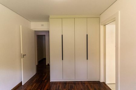 Casa à venda com 550m², 4 quartos e 4 vagas Casa à venda com 550m², 4 quartos e 4 vagasSuíte 2