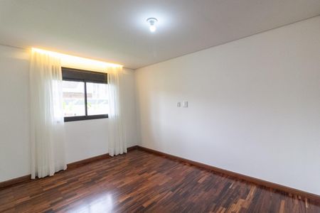 Casa à venda com 550m², 4 quartos e 4 vagas Casa à venda com 550m², 4 quartos e 4 vagasSuíte 3