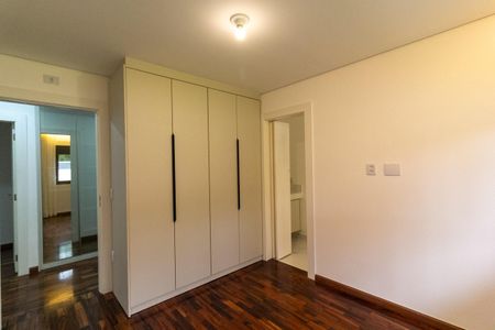 Casa à venda com 550m², 4 quartos e 4 vagas Casa à venda com 550m², 4 quartos e 4 vagasSuíte 2