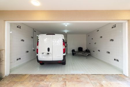 Casa à venda com 550m², 4 quartos e 4 vagas Casa à venda com 550m², 4 quartos e 4 vagasGaragem