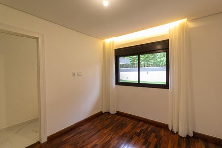 Casa à venda com 550m², 4 quartos e 4 vagas Casa à venda com 550m², 4 quartos e 4 vagasSuíte 2