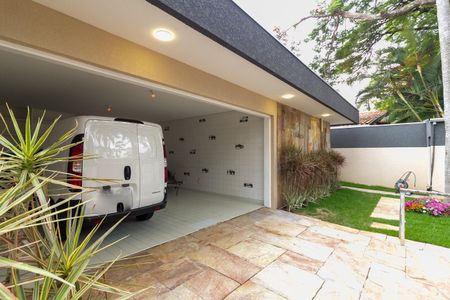 Casa à venda com 550m², 4 quartos e 4 vagas Casa à venda com 550m², 4 quartos e 4 vagasGaragem