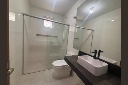 Casa para alugar com 230m², 4 quartos e 2 vagas