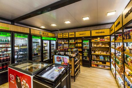 Casa de condomínio à venda com 400m², 4 quartos e 4 vagasMercado