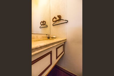 Casa de condomínio à venda com 400m², 4 quartos e 4 vagasLavabo