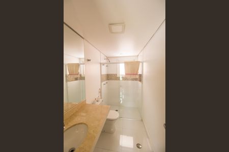 Casa de condomínio à venda com 400m², 4 quartos e 4 vagasBanheiro 2