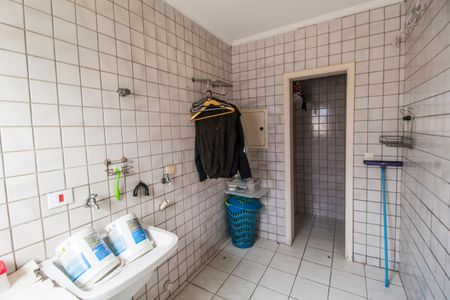 Casa de condomínio à venda com 400m², 4 quartos e 4 vagasÁrea de Serviço