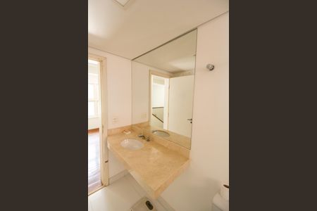 Casa de condomínio à venda com 400m², 4 quartos e 4 vagasBanheiro 2