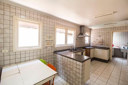 Casa de condomínio à venda com 400m², 4 quartos e 4 vagasCozinha