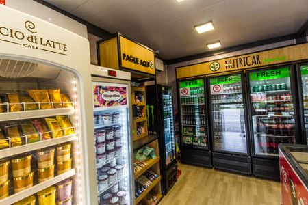 Casa de condomínio à venda com 400m², 4 quartos e 4 vagasMercado