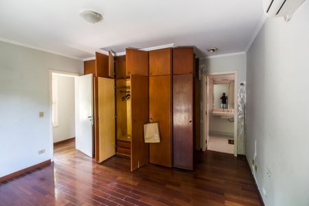 Casa de condomínio à venda com 400m², 4 quartos e 4 vagasSuíte 2