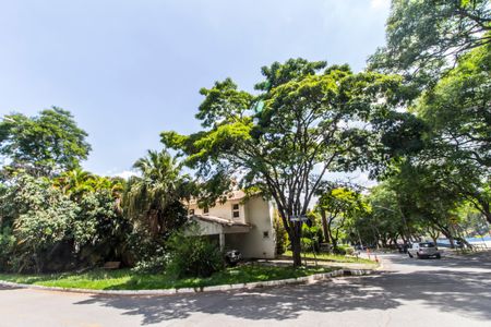 Casa de condomínio à venda com 400m², 4 quartos e 4 vagasVista da Rua