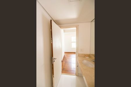 Casa de condomínio à venda com 400m², 4 quartos e 4 vagasBanheiro 2