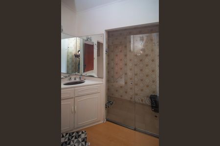 Casa à venda com 940m², 4 quartos e 6 vagas Casa à venda com 940m², 4 quartos e 6 vagasBanheiro da Suite 1