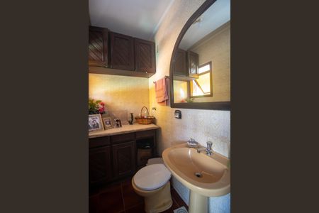 Casa à venda com 940m², 4 quartos e 6 vagas Casa à venda com 940m², 4 quartos e 6 vagasÁrea comum - Lavabo 2