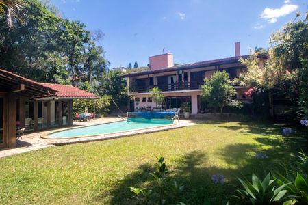 Casa à venda com 940m², 4 quartos e 6 vagas Casa à venda com 940m², 4 quartos e 6 vagasÁrea comum