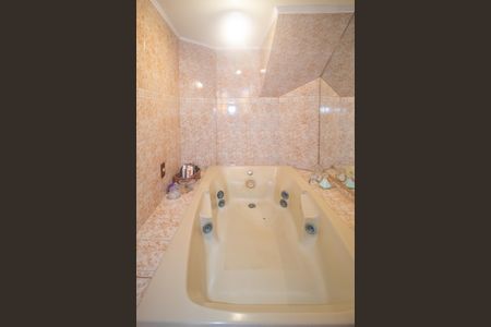 Casa à venda com 940m², 4 quartos e 6 vagas Casa à venda com 940m², 4 quartos e 6 vagasBanheiro suite 3