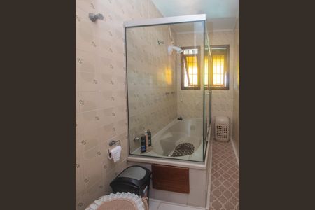 Casa à venda com 940m², 4 quartos e 6 vagas Casa à venda com 940m², 4 quartos e 6 vagasBanheiro da Suíte 2