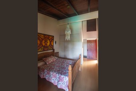 Casa à venda com 940m², 4 quartos e 6 vagas Casa à venda com 940m², 4 quartos e 6 vagasSuite 1