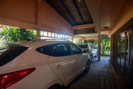 Casa à venda com 940m², 4 quartos e 6 vagas Casa à venda com 940m², 4 quartos e 6 vagasGaragem