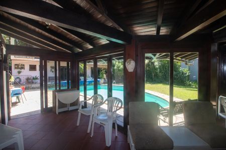 Casa à venda com 940m², 4 quartos e 6 vagas Casa à venda com 940m², 4 quartos e 6 vagasÁrea comum