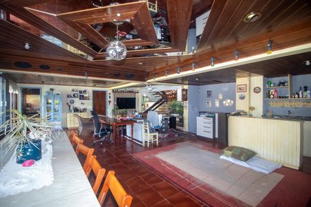 Casa à venda com 940m², 4 quartos e 6 vagas Casa à venda com 940m², 4 quartos e 6 vagasSala 4