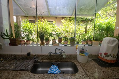 Casa à venda com 940m², 4 quartos e 6 vagas Casa à venda com 940m², 4 quartos e 6 vagasCozinha